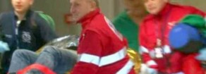 Si dà fuoco perché espulso