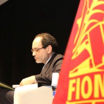 “Il nostro eroe è l’operaio suicida con la Costituzione”