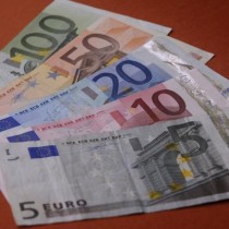 Euro sì, euro no. Falsi dilemmi e scelte possibili