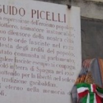 Parma: imbrattato monumento antifascista “Basta comunisti, viva Beppe Grillo”
