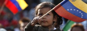 Maduro assume l’incarico e resiste