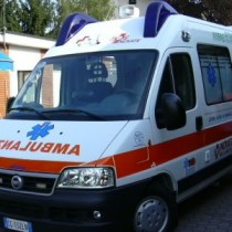Disoccupato si dà fuoco nel giardino di casa