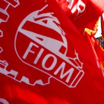 “Non resteremo invisibili”: precari e studenti in piazza con la Fiom