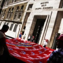 Statali, aumenti bloccati: persi tremila euro