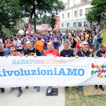Il Pride bolognese: “Sì alle adozioni per gli omosessuali”