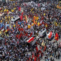 Pugno di ferro contro piazza Taksim