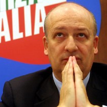 Bondi evoca la guerra civile. Il Colle: «Parole irresponsabili»