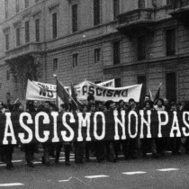 Striscione Mussolini a Milano, Ferrero (La sinistra): “Ennesimo affronto a poche ore dal 25 aprile. Cosa sta facendo il ministro dell’Interno contro apologia del fascismo?”