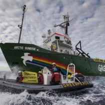 La madre dell’attivista Greenpeace scrive a Napolitano: “Colpevole di pacifismo”