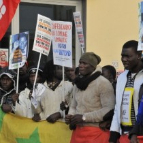 Ricordiamo oggi Modou Samb e Mor Diop, uccisi a Firenze due anni fa. Abolire la Bossi-Fini, costruire fronte antirazzista