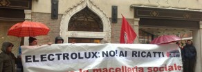 Electrolux, presidio PRC al consolato svedese a Venezia: no ai ricatti!