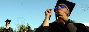 Pochi, resistenti, giovani, precarissimi: il ritratto dei laureati negli anni di crisi