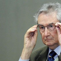 Gallino: «L’antidoto al Fiscal Compact è la partecipazione popolare»