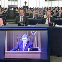 Parla presidente ucraino, Gue abbandona l’Aula e vota contro l’accordo di associazione