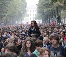 Domani in piazza con gli studenti contro questo governo che continua a fare regali alle scuole private