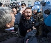 Cariche contro i lavoratori Ast Terni, Prc: “Episodio gravissimo, incompatibile con la democrazia”