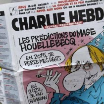Rifondazione aderisce e partecipa a fiaccolata per le vittime della strage nella redazione di Charlie Hebdo: “Rilanciare la cultura della pace contro l’odio xenofobo e il razzismo”