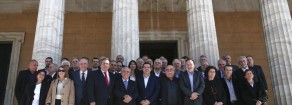 Tsipras: «Governiamo per il popolo»