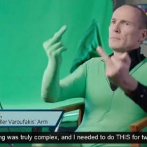 Frutto di montaggio il video con Varoufakis che mostra il dito medio alla Germania!
