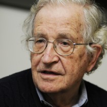 Noam Chomsky: la storia non procede lungo una linea retta