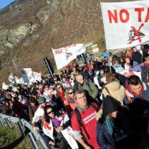 Alta velocità, Ferrero a Bussoleno coi No Tav sottoposti a misure cautelari per aver difeso la valle dalla barbarie degli affaristi