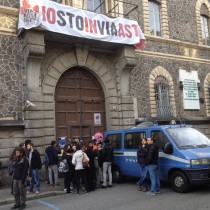 Torino, no allo sgombero dell’ex caserma occupata di via Asti