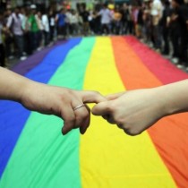 Unioni civili, Ferrero e Acerbo: «Renzi gioca sulla pelle delle persone e dei bambini in particolare! M5s gli ha dato il destro per risolvere suoi problemi in maggioranza»