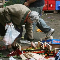 MENTRE I MEDIA PARLANO DI QUANTO È STR…. LA MELONI, IL PARLAMENTO APPROVA IL NUOVO PATTO DI STABILITÀ DELLA UE, CHE METTERÀ IN GINOCCHIO L’ITALIA