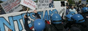 Pisa: “Renzi non c’è ma botte e manganelli non li fa mancare mai”