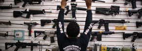 L’industria delle armi ha visto un’impennata delle vendite dopo i recenti massacri