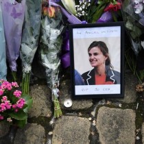 Omicidio Jo Cox, Borse in salita