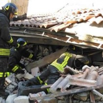 Terremoto: sospendere le raccolte di beni