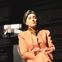 “El Diccionario”. Salvare le parole dalla dittatura è una scelta di vita. A teatro con Liliana Garcia Sosa