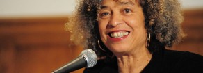 Angela Davis: “Ci occorre una struttura politica alternativa che non capitoli dinanzi alle imprese”