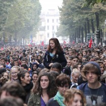 MANGANELLATI STUDENTI A TORINO E MILANO. VOLEVANO ANDARE A CONFINDUSTRIA MICA IN CGIL