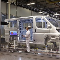 Vietato pisciare alla Sevel: operaio costretto a farsela addosso. Il totalitarismo aziendale di Marchionne
