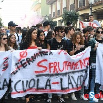 Scuola, Prc: «Gli studenti hanno ragione. Alternanza scuola-lavoro serve a preparare alla precarietà a vita!»