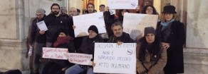 A Torino Appendino sgombera senza tetto. Per comandante vigili i poveri sono spazzatura
