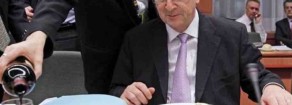 Juncker tifa per governo larghe intese Pd-Berlusconi. Diamogli un dispiacere, Potere al popolo!
