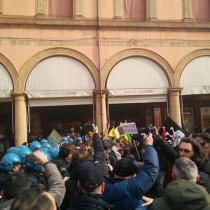 Bologna, Acerbo: «Minniti carica gli antifascisti per tutelare libertà espressione nazifascisti»