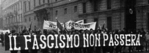 Scritte fasciste contro Potere al popolo vicino la sede di Rifondazione Comunista a Cinecittà