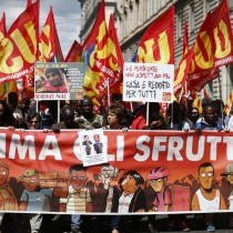 In ventimila a Roma contro il governo: «Prima gli sfruttati»