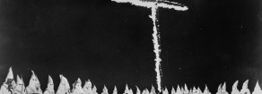 Crocifisso: Salvini erede di Mussolini e del Ku Klux Klan