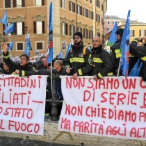 Rifondazione: I vigili del fuoco traditi dai governi. Sacrosanta protesta