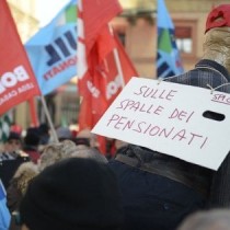 Le pensioni di nonni e genitori rendono sostenibile il precariato di figli e nipoti