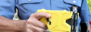 Taser: Contro Salvini fate come Salvini. Ma LeU non era contro?