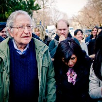 Noam Chomsky: supereremo la crisi del coronavirus, abbiamo però davanti crisi più serie