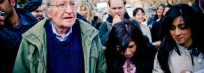 Noam Chomsky: supereremo la crisi del coronavirus, abbiamo però davanti crisi più serie