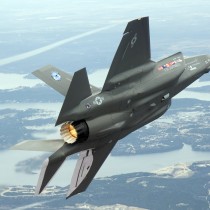 Il momento è adesso: Guerra. La portaerei Cavour è pronta a recarsi negli Stati Uniti a caricare gli F35. Fermiamola