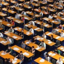 Concorso scuola: vergognosa discriminazione di chi è in quarantena o ammalato. Sommergiamo la ministra Azzolina di ricorsi